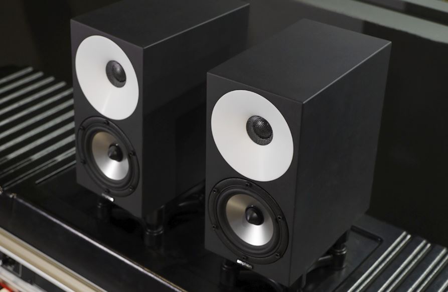 Купить студийный монитор Amphion One15 Black по цене от 93150 руб ...